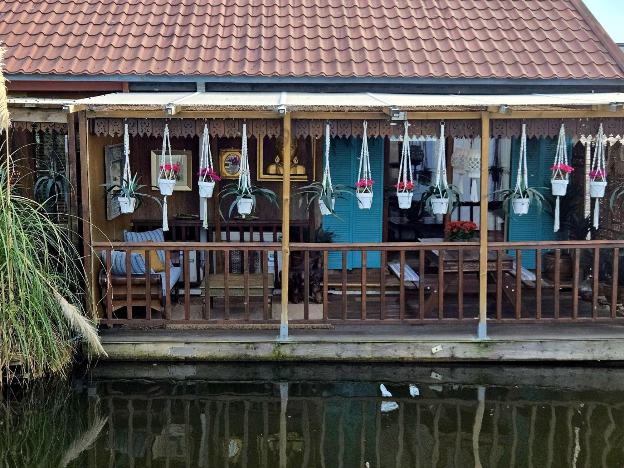 House Boat With Waterfront Terrace Guest house Amsterdam